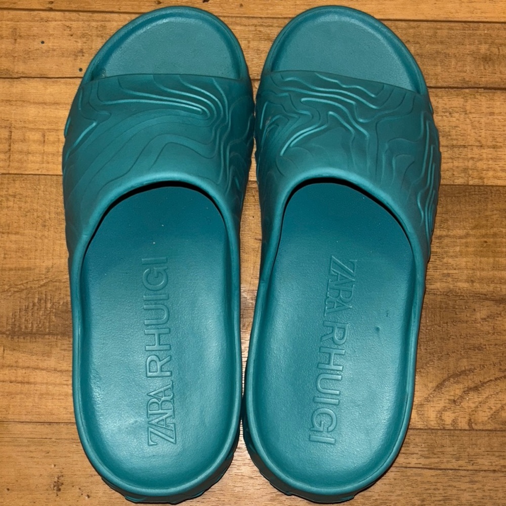 Zara RHUIGI Embossed Slip-On Loafers